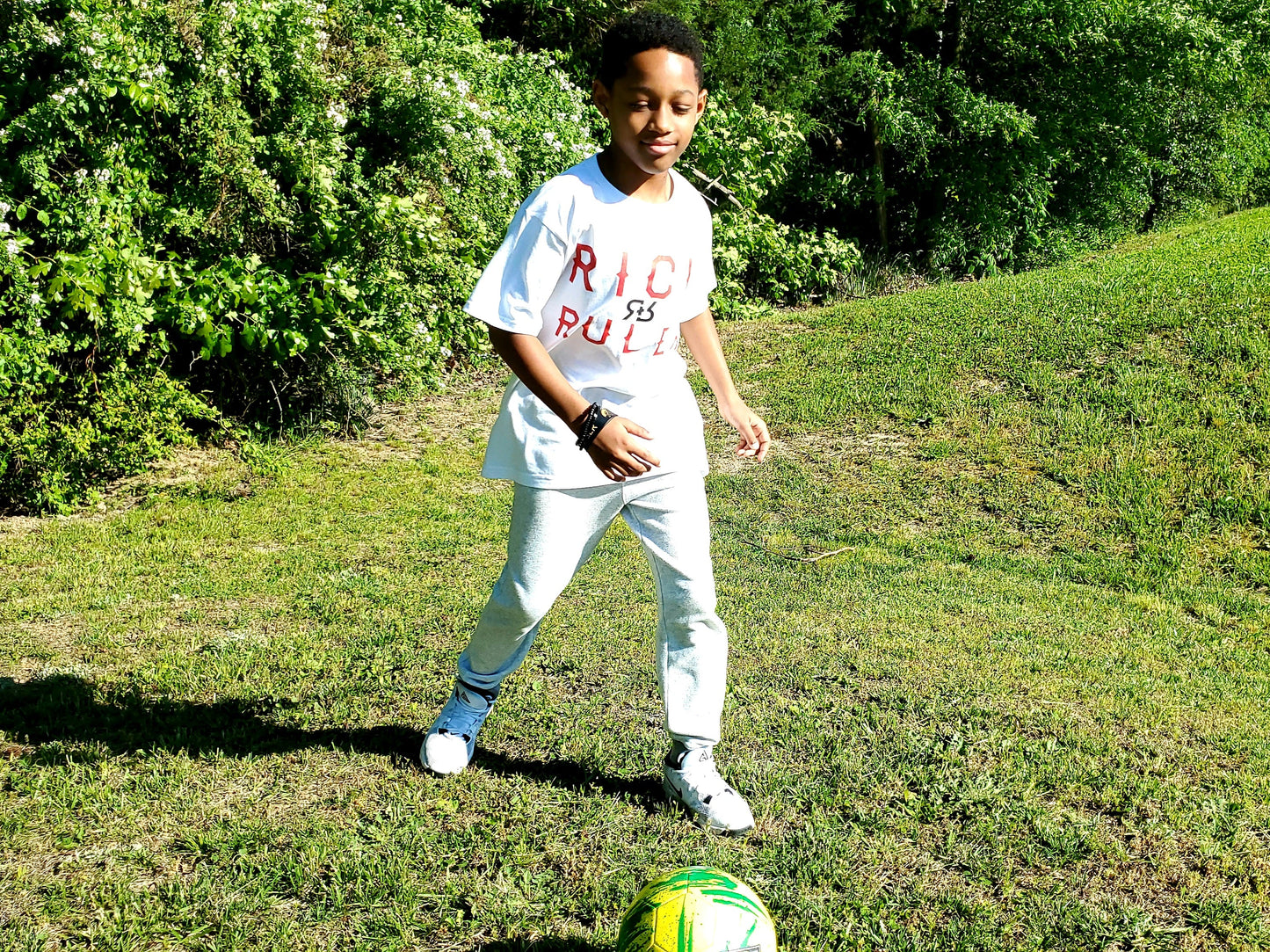 BOYS RR FACE THE LOGO TEE (WHITE SAUCE)